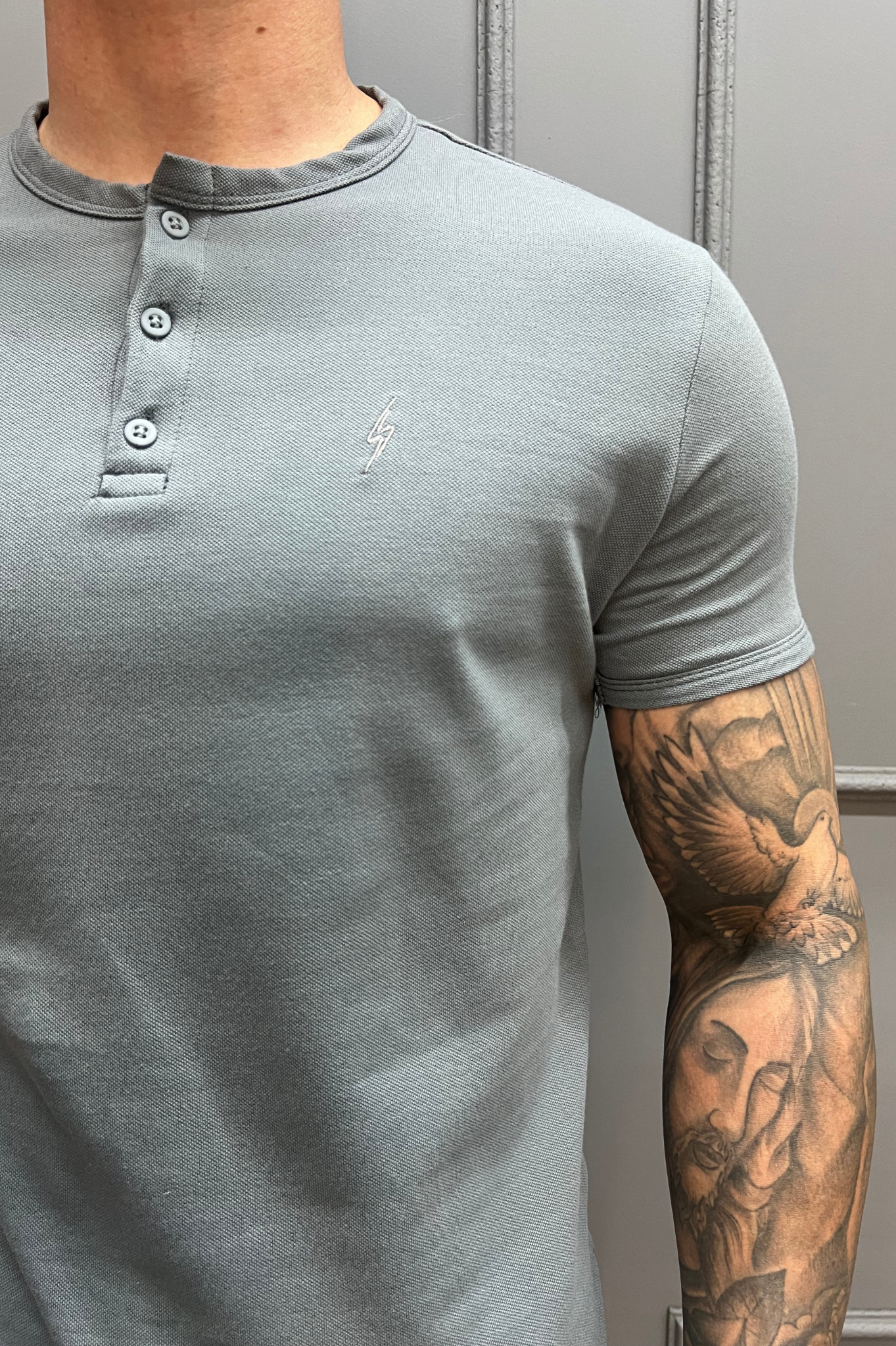 Camisa Gola Henley Cinza