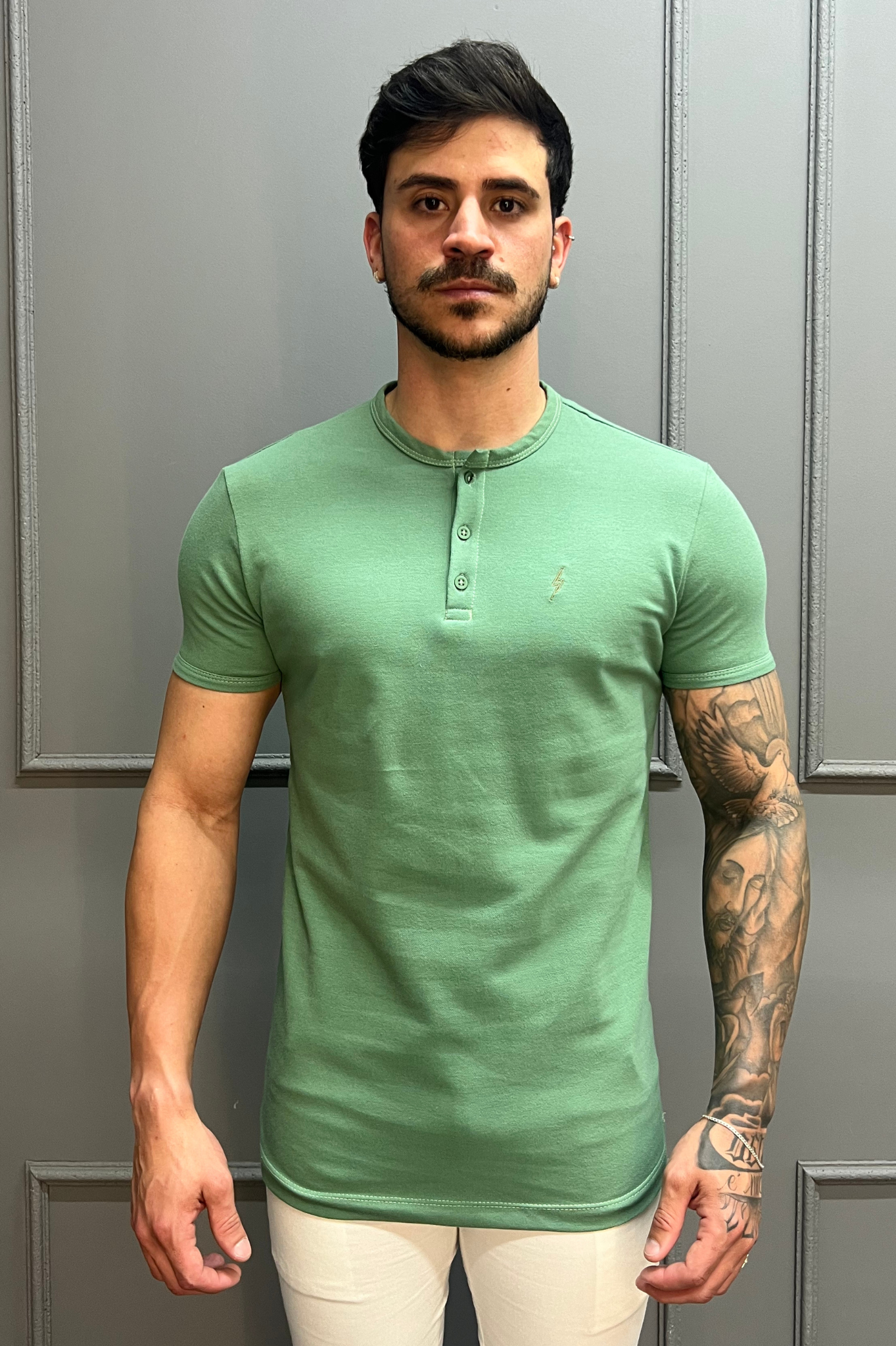 Camisa Gola Henley Verde Claro