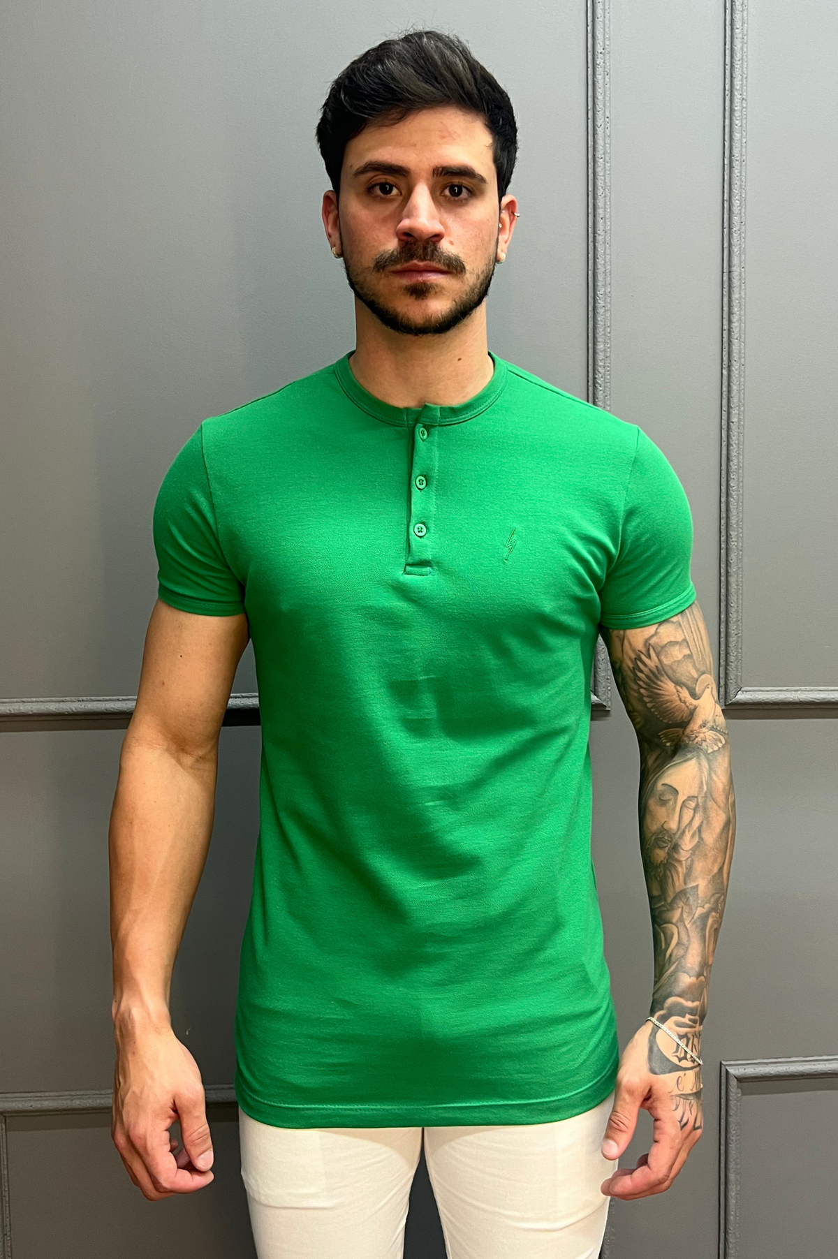 Camisa Gola Henley Verde Esmeralda