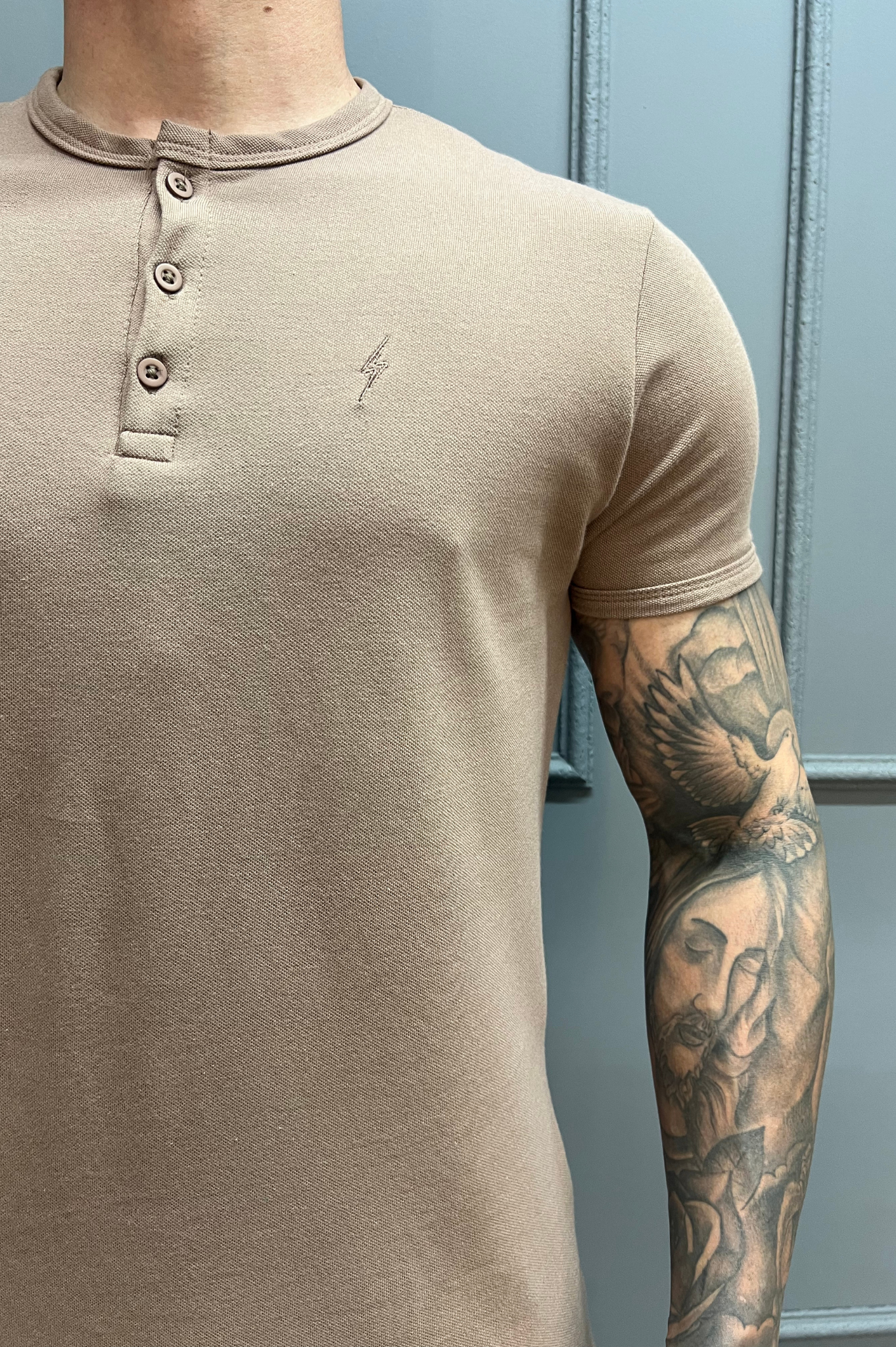 Camisa Gola Henley Bege