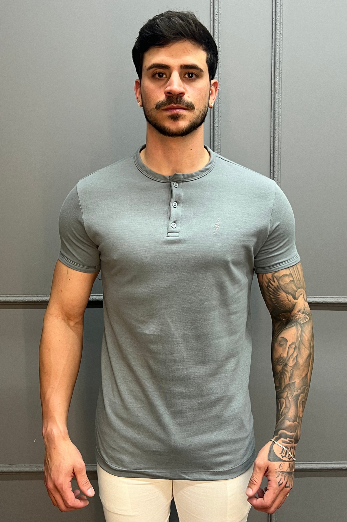 Camisa Gola Henley Cinza