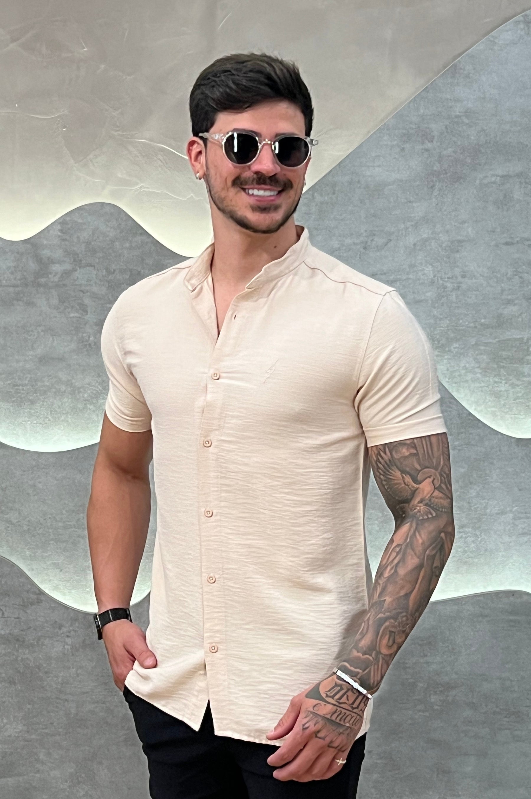 Camisa Viscolinho Areia Gola Padre Zeus