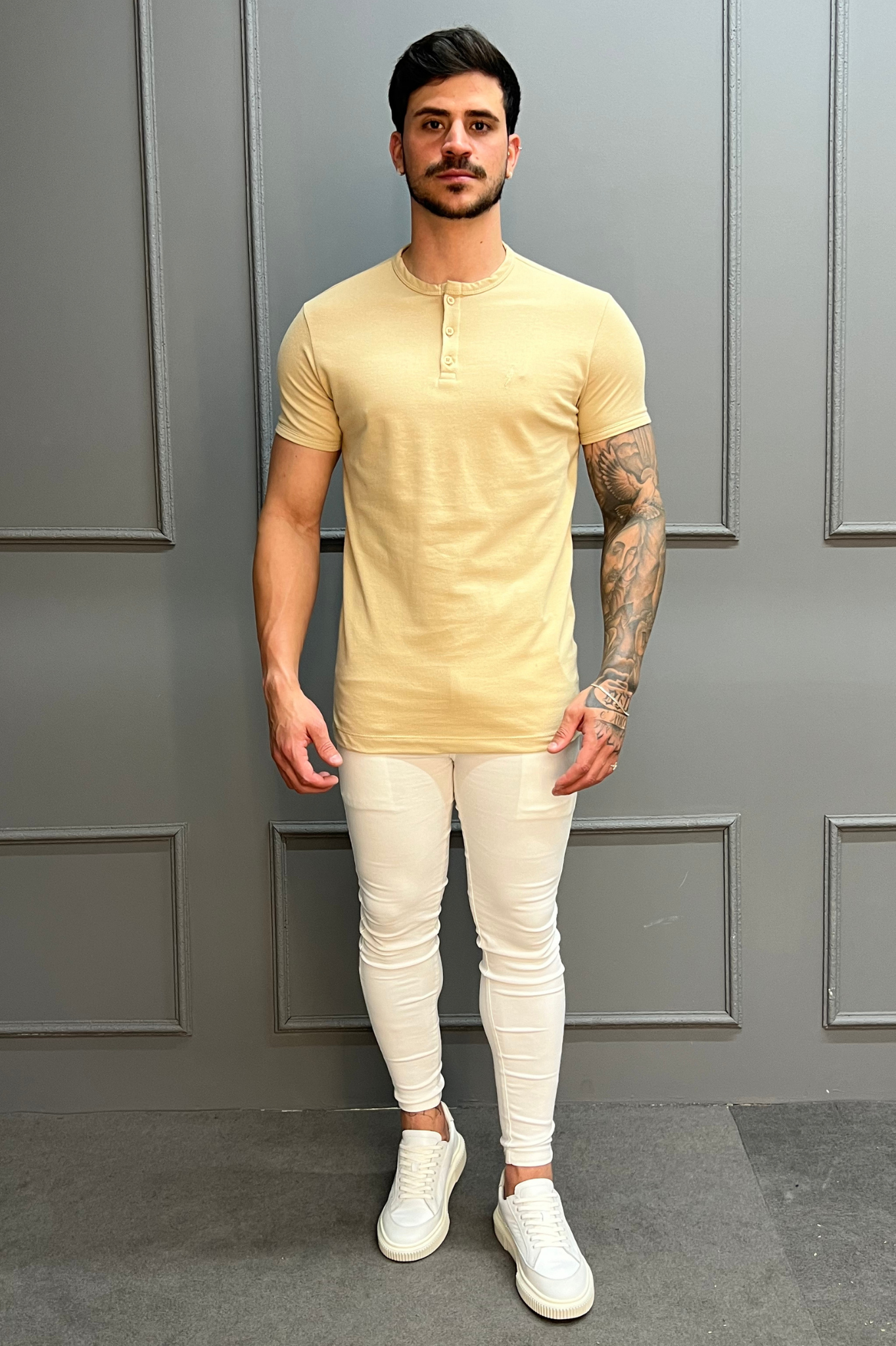 Camisa Gola Henley Palha
