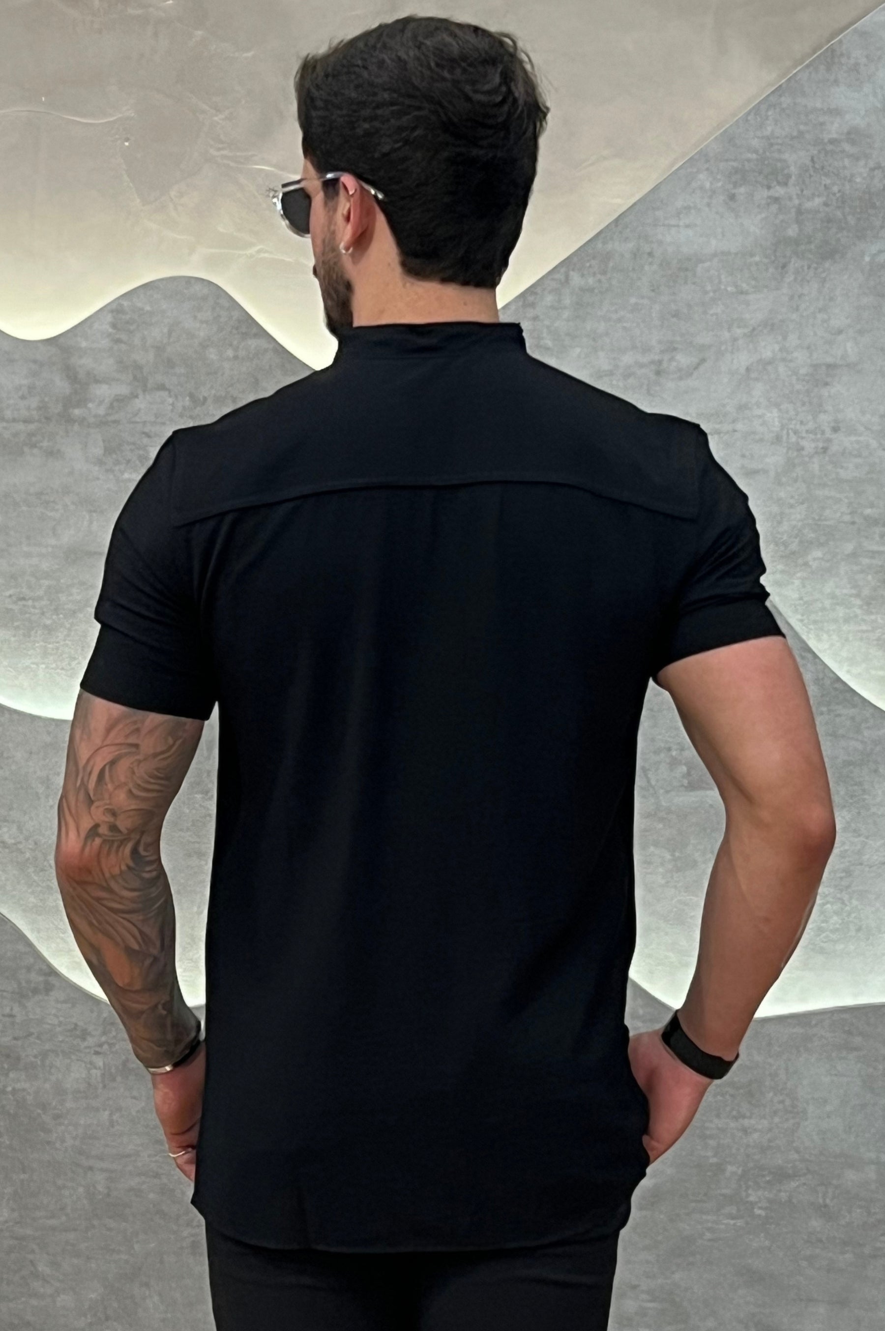 Camisa Viscolinho Preta Gola Padre Zeus