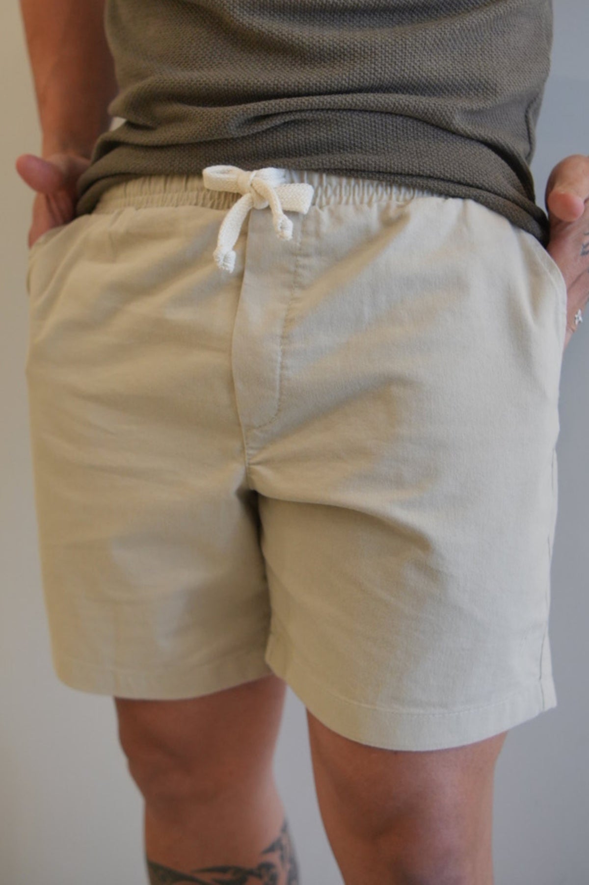 Short em Sarja Mauricinho Zeus Palha